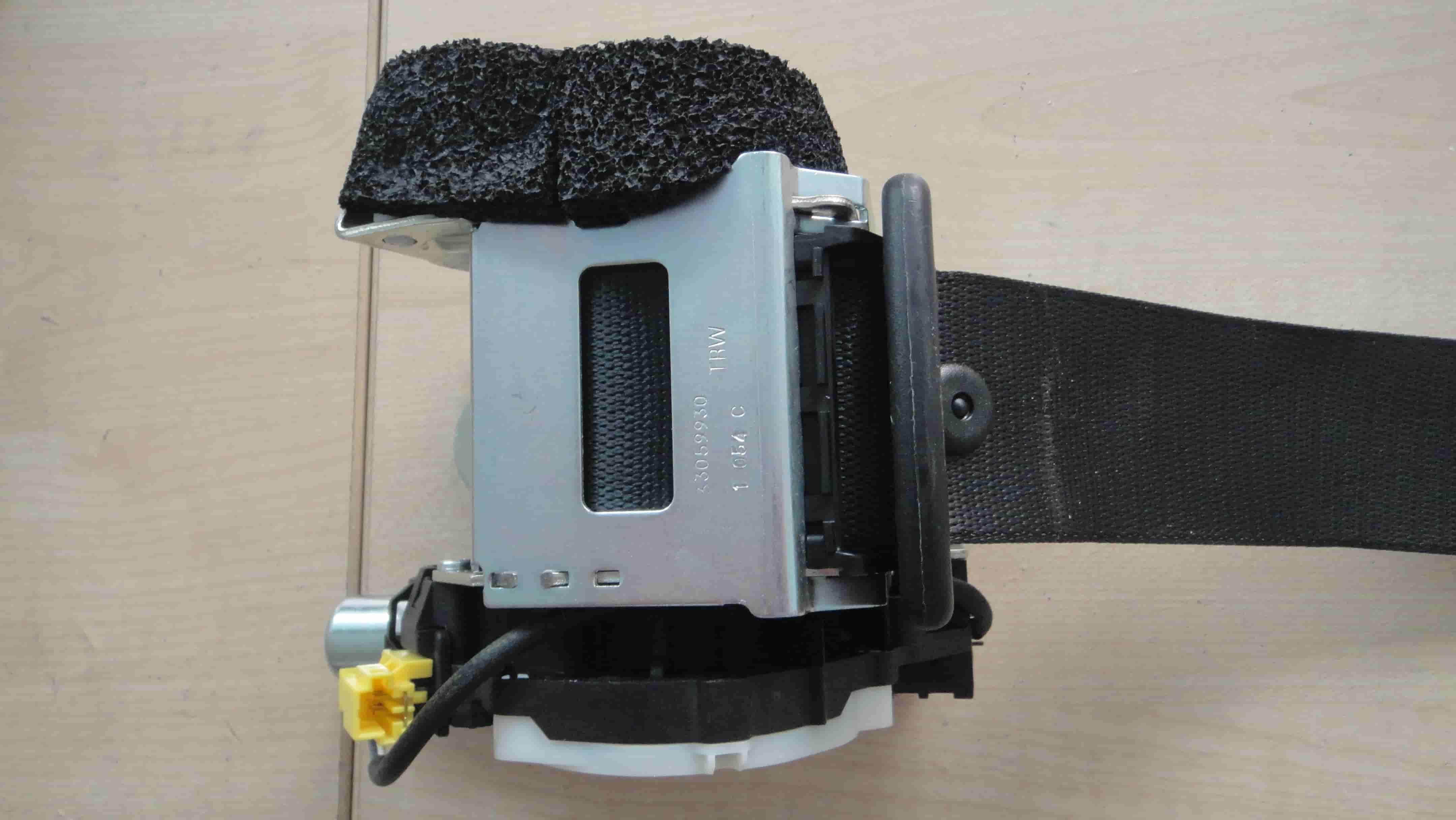 mercedes benz seat belt